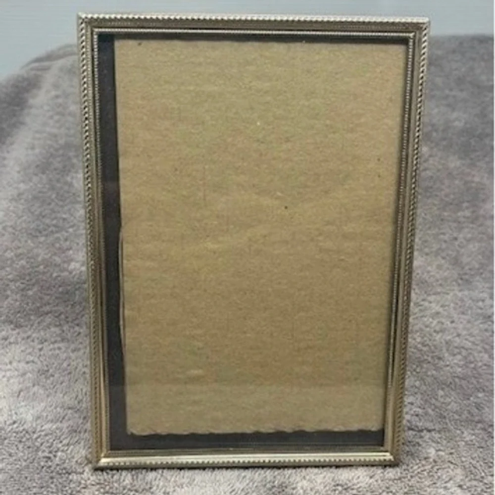 Vtg Silver Tone 5x7 Picture Frame Beaded Edge Classic Traditional Tabletop Decor